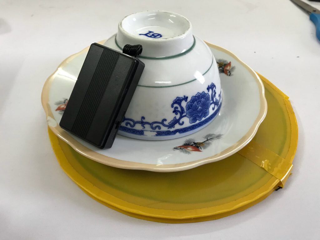 Hướng dẫn chơi xóc đĩa bịp hiệu quả nhất từ cao thủ 6 Sử dụng dụng cụ báo rung để bịp xóc đĩa